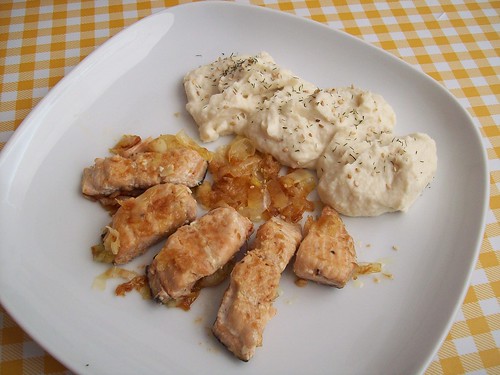 Salteado de salmón y coco